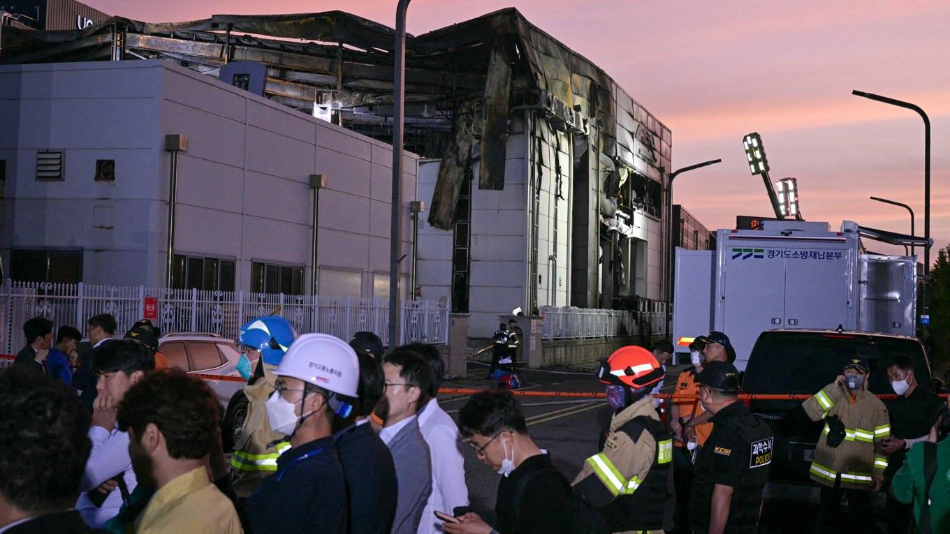 Efter branden i en litiumbatterifabrik i Hwaseong i Sydkorea den 24 juni 2024, där 23 människor dog. Foto: Anthony Wallace/AFP via Getty Images