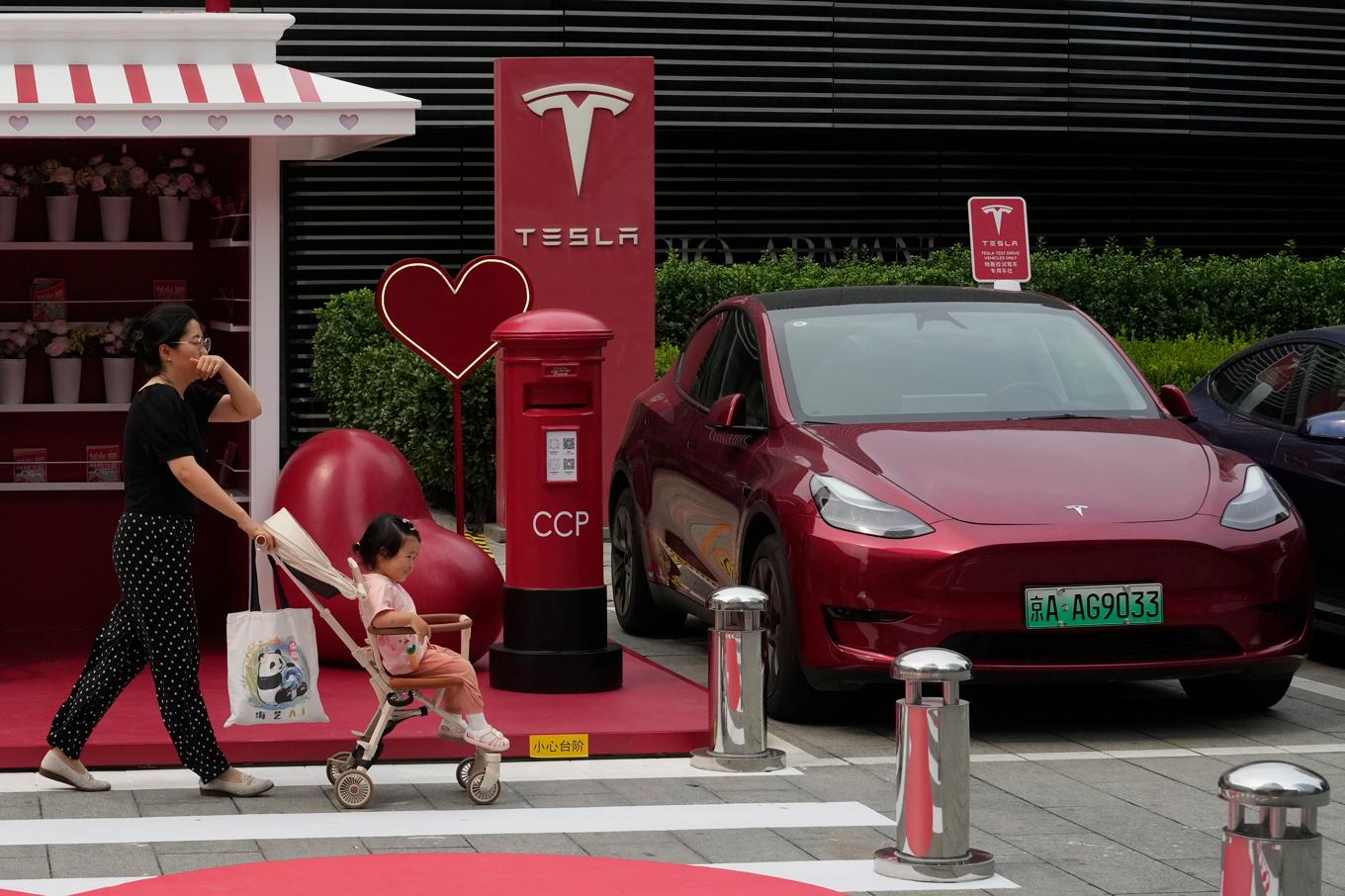 Teslas leveranser i Kina halverades i februari. Arkivbild. Foto: Ng Han Guan/AP/TT