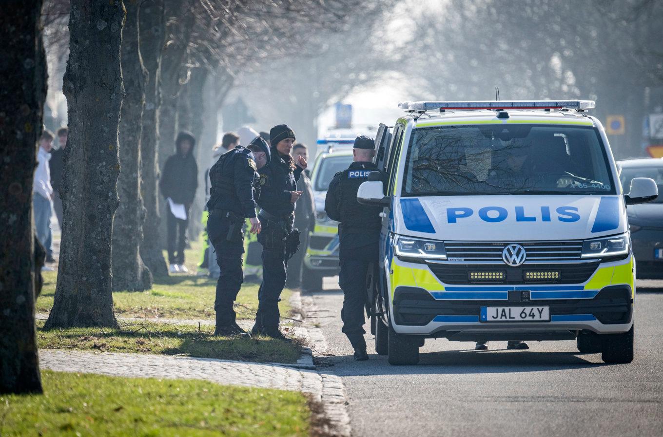 Polisen var på plats med en större insats på en skola i Limhamn i Malmö på torsdagen. Foto: Johan Nilsson/TT