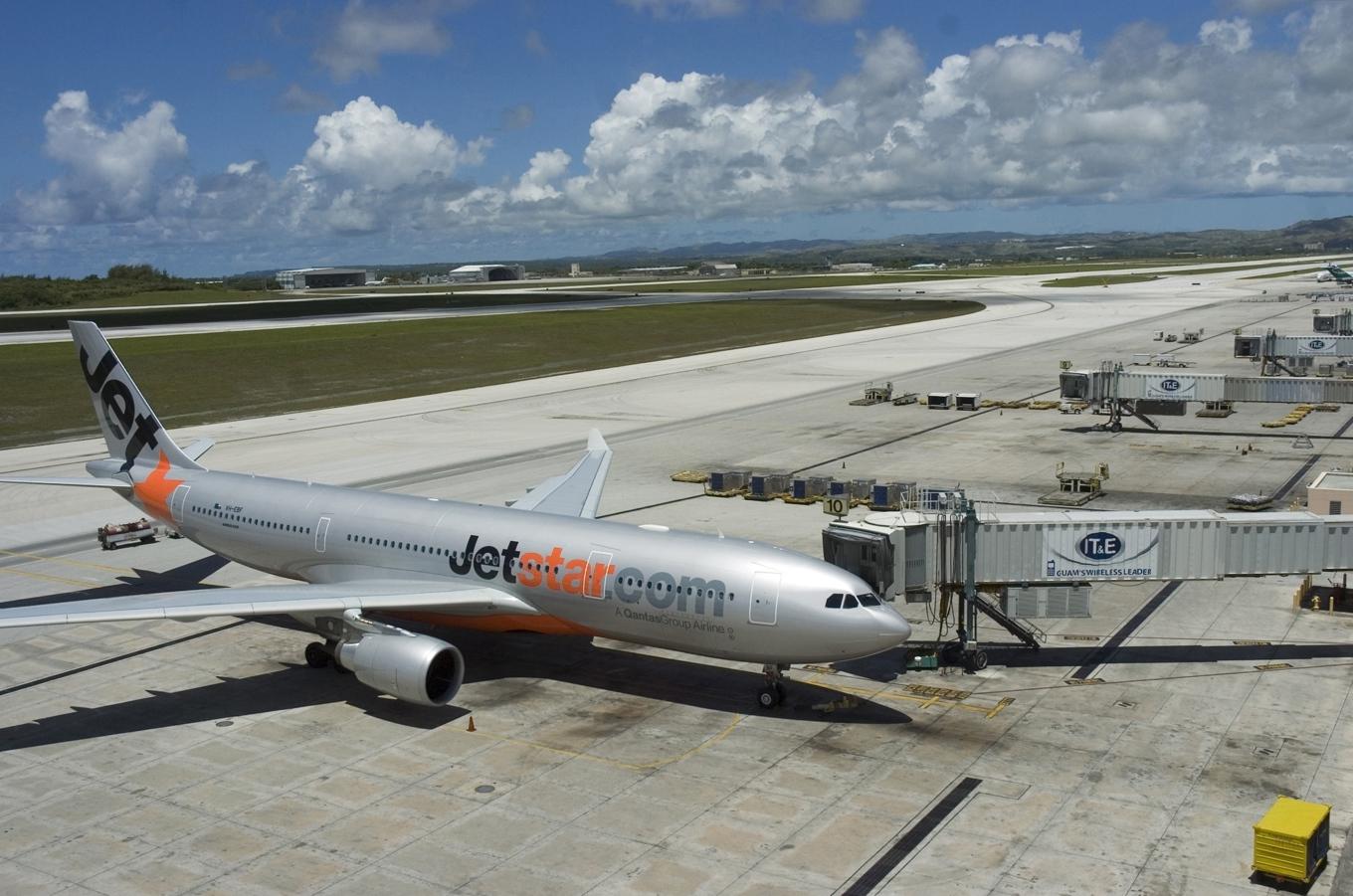 En pojke med ett laddat hagelgevär tog sig ombord ett av budgetbolaget Jetstars flygplan i Australien på torsdagen. Arkivbild. Foto: Masako Watanabe/AP/TT