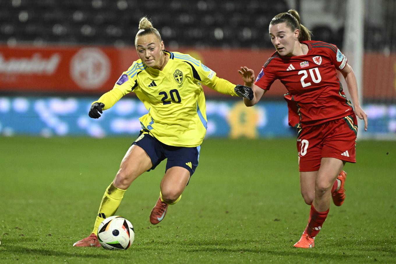 Blir det ett fotbolls-EM på hemmaplan 2029 för Hanna Bennison och landslagskamraterna? Sverige och Danmark har nu skickat in en preliminär ansökan. Foto: Jessica Gow/TT