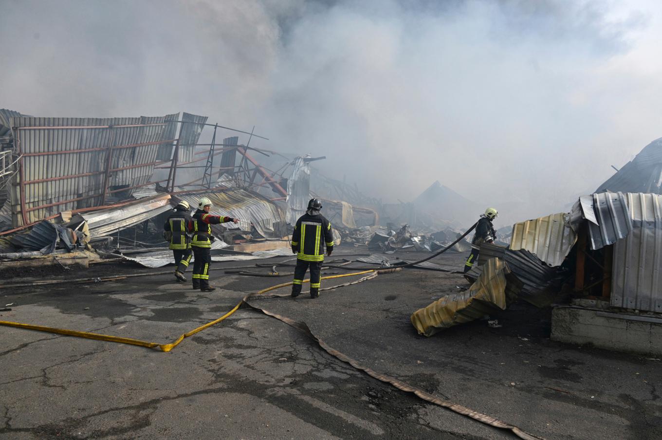 Förödelse efter fortsatta ryska anfall. Bilden är tagen i Odessa på tisdagen. Foto: Michael Sjtekel/AP/TT