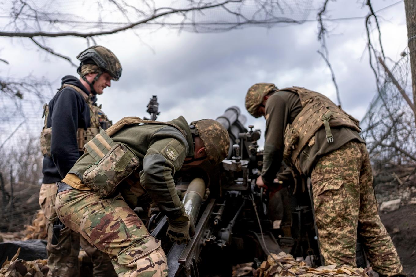 Ukrainska soldater vid fronten i Charkiv-regionen i onsdags. Foto: Alex Babenko/AP/TT