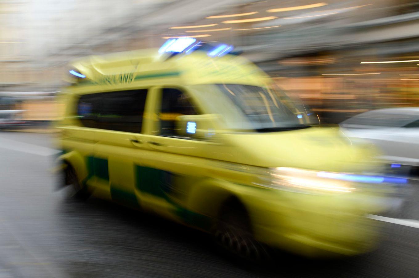 En kvinna i 90-årsåldern har förts till sjukhus i ambulans efter att ha blivit påkörd av en personbil i Malmö. Arkivbild. Foto: Bertil Enevåg Ericson/TT