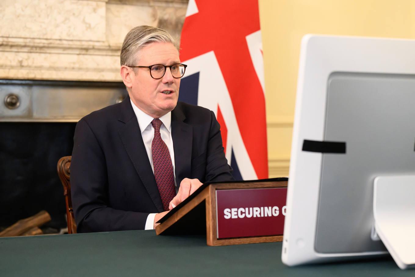 Storbritanniens ledare Keir Starmer var värd för en videokonferens om Ukraina på lördagen. Foto: Leon Neal/Pool Photo via AP/TT