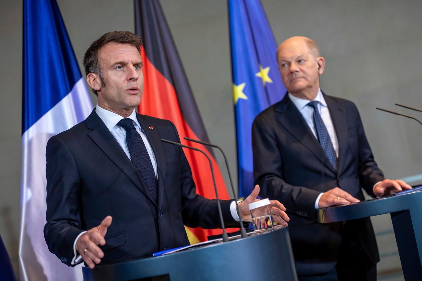 Frankrikes president Emmanuel Macron och Tysklands förbundskansler Olaf Scholz. Foto: Michael Kappeler/AP/TT