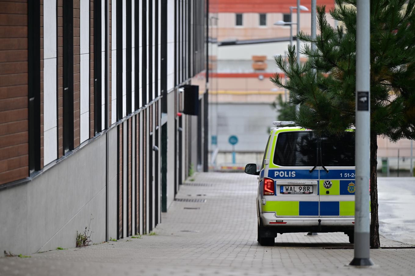 Polisen på plats några dagar efter skottlossningen mot Elbit Systems i höstas. Foto: Björn Larsson Rosvall/TT