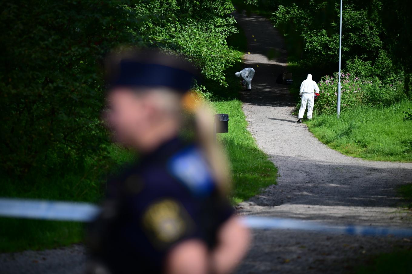 Polistekniker på plats efter mordet i Sjöbo i Borås natten till den 2 augusti 2024. Foto: Björn Larsson Rosvall/TT