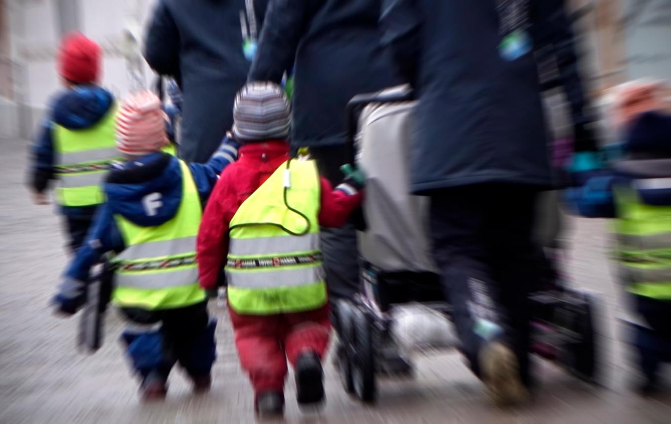 På utflykt. Landets förskolebarn är fördelade på 290 kommuner och 1 900 fristående huvudmän. Arkivbild. Foto: Hasse Holmberg/TT