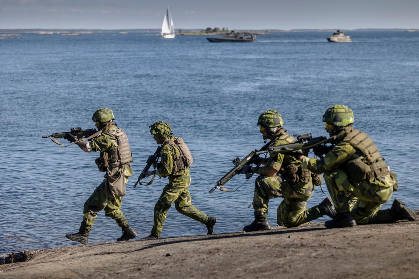 Svenska och finska styrkor övar på Värmdö under Baltops-övningen i Natos regi 2022. Foto: Jonas Gratzer/Getty Images)