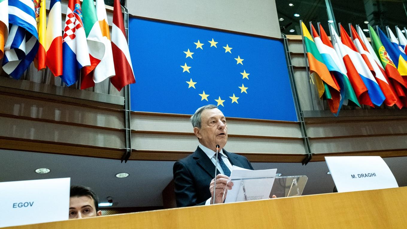 Mario Draghi, italiensk bankman, politiker och ekonom, här i Europaparlamentet där EU:s konkurrenskraft och innovation diskuterades. Foto: Martin Bertrand/Hans Lucas/AFP via Getty Images