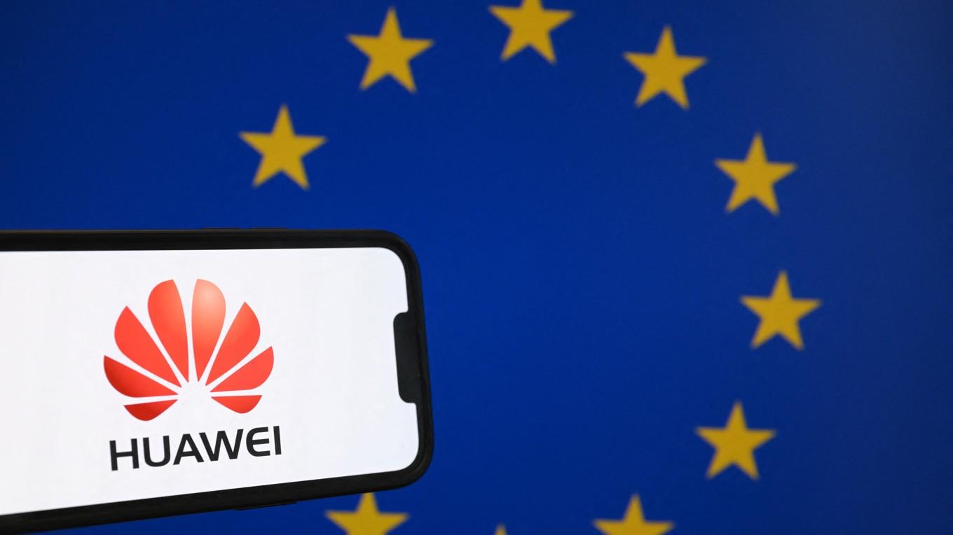 Fem personer har nu formellt anklagats gällande en muthärva kopplade till Huawei och EU-parlamentariker. Foto: Nicolas Tucat/AFP via Getty Images