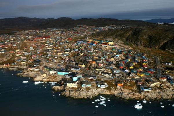 

Flygfoto över staden Ilulissat på Grönland den 30 augusti 2007. Foto: Uriel Sinai/Getty Images                                                                                        