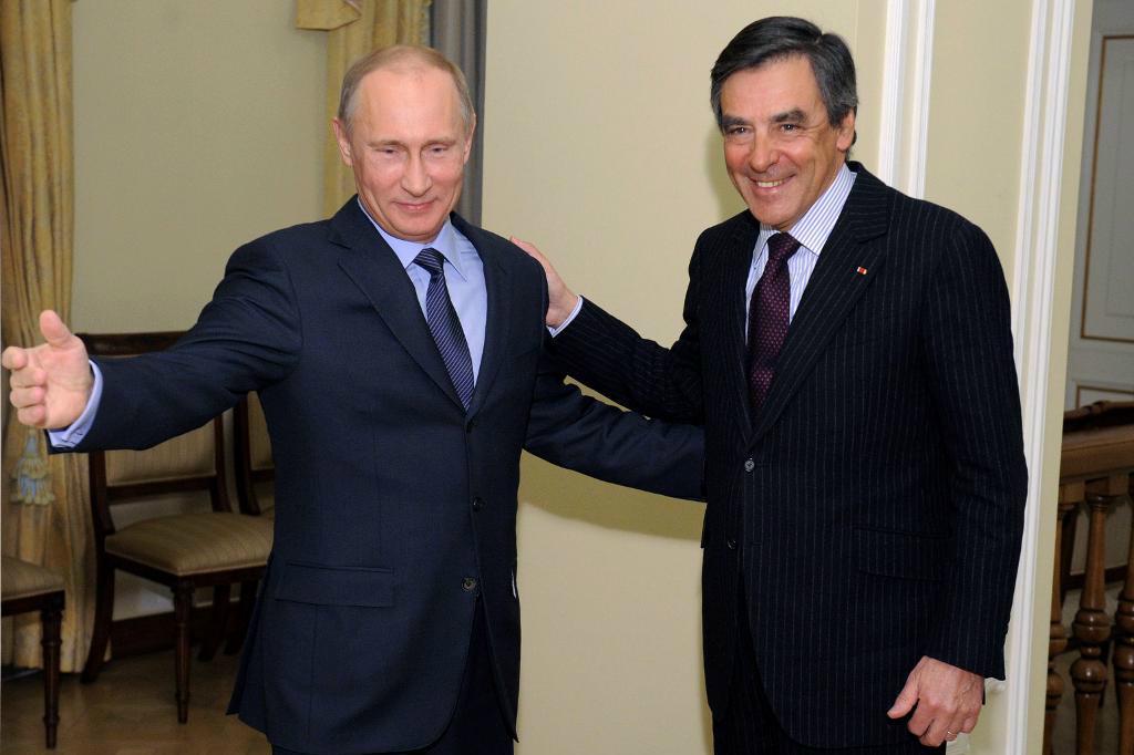 
Rysslands president Vladimir Putin och Frankrikes tidigare premiärminister François Fillon, som kandiderar i presidentvalet i vår. Bilden är från 2013. Foto: Alexei Druzhinin/AP/TT-arkivbild                                            