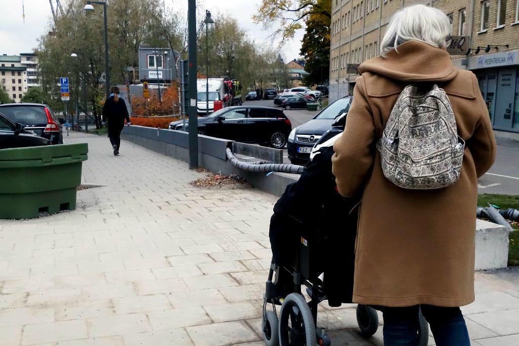 
Många svenskar som är beroende av personliga hjälpmedel har inte tillgång till rätt sorts hjälpmedel, visar en undersökning. Foto: Hasse Holmberg/TT-arkivbild                                            