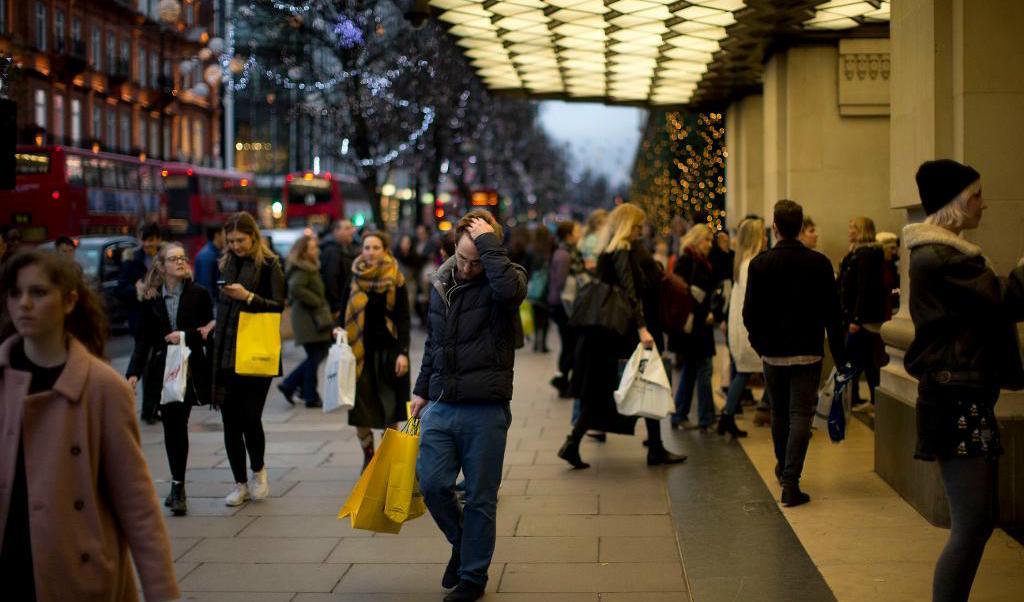 
Brittisk detaljhandel oväntat stark. Foto: Matt Dunham AP/TT-arkivbild                                            