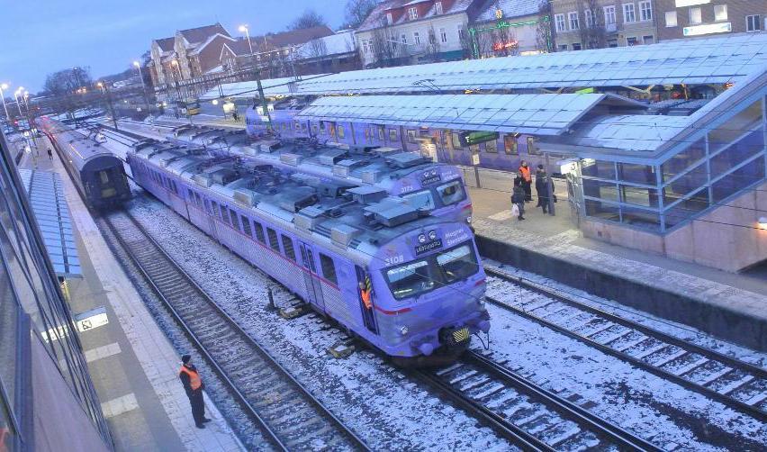 
Passagerare har ibland blivit sittande i flera timmar på stillastående tåg. Foto: TT-arkivbild                                            