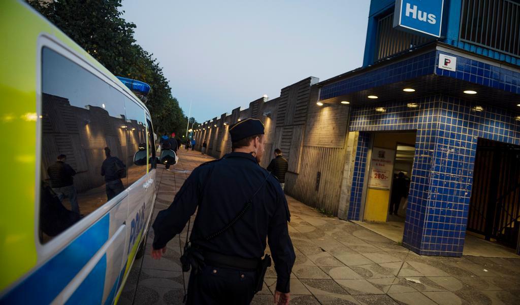 Polisen patrullerar vid Tenstagången och Rinkeby Torg. Arkivbild. Foto: TT