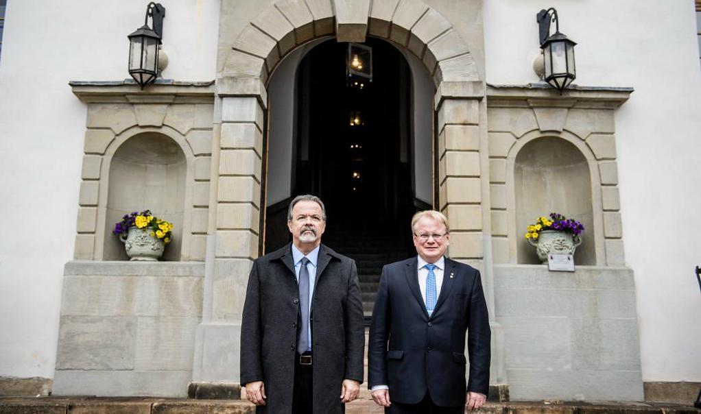 Försvarsminister Peter Hultqvist och hans kollega från Brasilien, Raul Jungmann på Karlbergs slott. Foto: Marc Femenia/TT