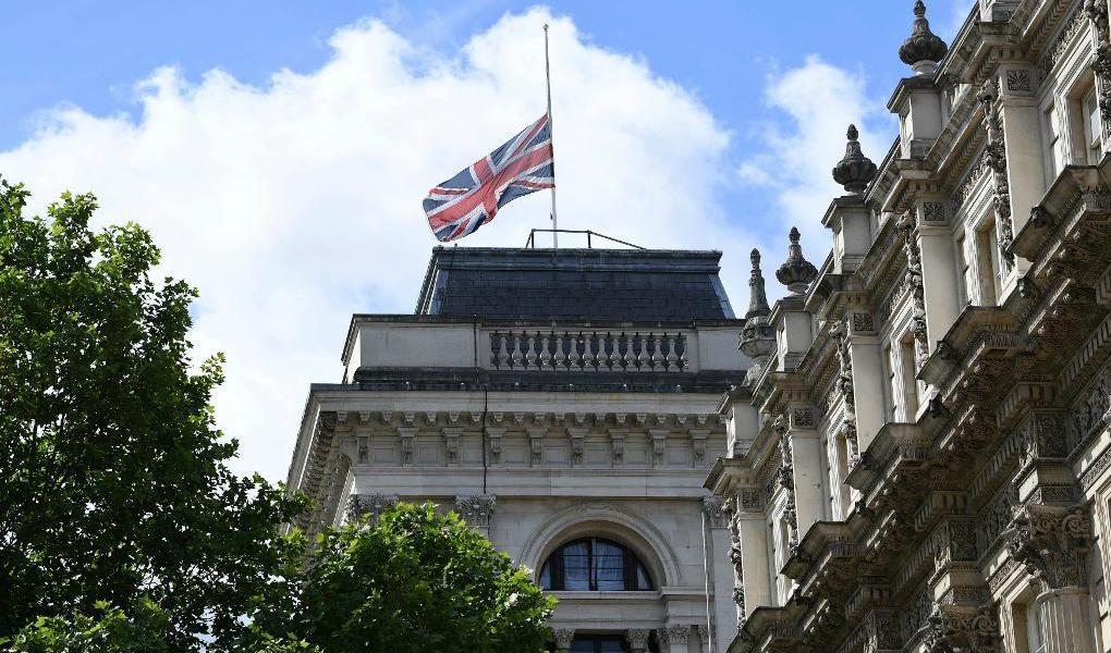 
Brittiska flaggan på halv stång på Whitehall i London. Foto: TT                                            