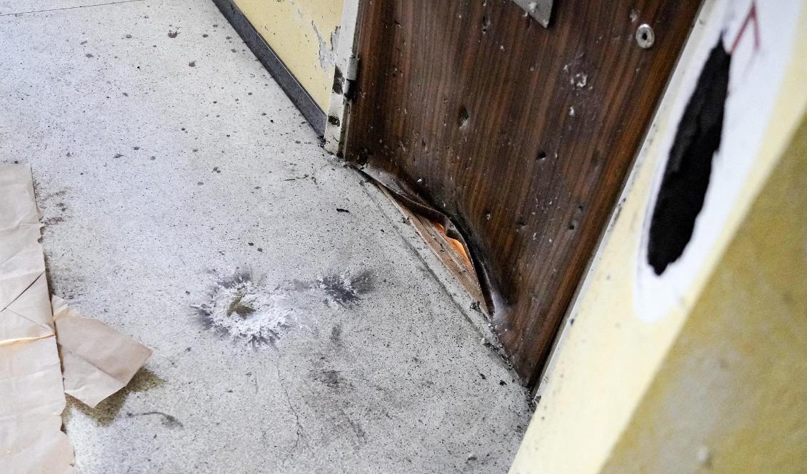 Skador i ett trapphus till ett flerfamiljshus på Västra Söderkulla i Malmö efter en explosion på söndagsmorgonen. Foto: Johan Nilsson/TT-arkivbild