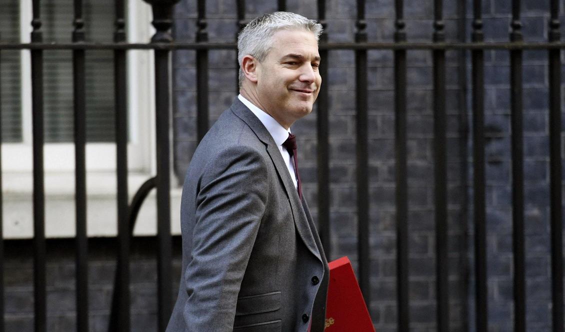 Storbritanniens brexitminister Stephen Barclay på väg in till tisdagens regeringsmöte i London. Foto: Stefan Rousseau/PA/AP/TT