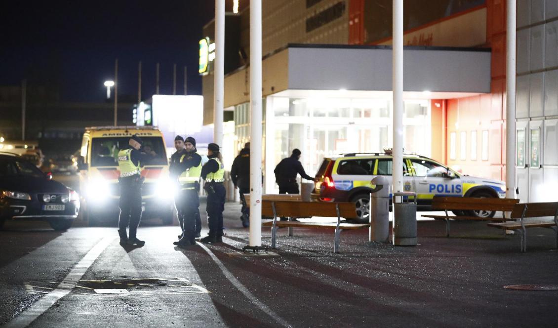 Barnvagnen med flickan hittades av en förbipasserande på parkeringen i Bäckebol några kilometer från förskolan. Foto: Thomas Johansson/TT