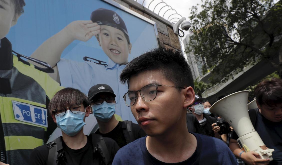 Protestledaren Joshua Wong uppges ha gripits i Hongkong. Bild tagen i juni. Foto: Kin Cheung/AP/TT