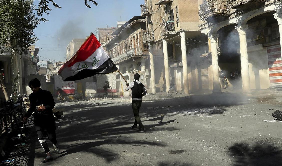 Protesterna har pågått i nästan två månader. Bilden är från Bagdad förra veckan. Foto: Hadi Mizban/AP/TT