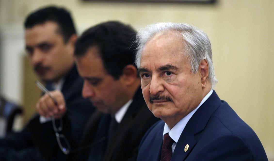 
Den östlibyske krigsherren Khalifa Haftar. Foto: Thanassis Stavrakis/AP/TT-arkivbild                                                