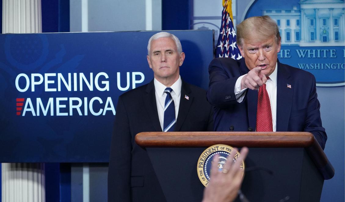 
USA:s president Donald Trump tillsammans med vice-presidenten Mike Pence under en presskonferens på torsdagen den 16 april 2020 i Vita huset. Foto: Mandel Ngan/AFP via Getty Images                                                