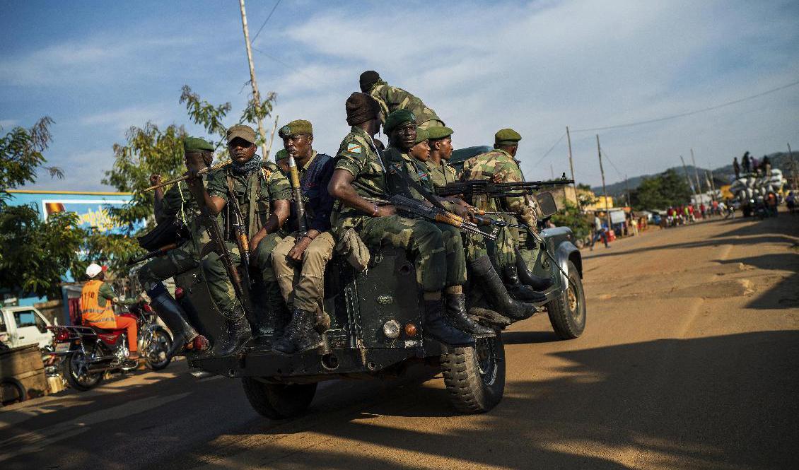 

Kongolesiska regeringssoldater patrullerar i Beni i östra Kongo-Kinshasa. Foto: Jerome Delay/AP/TT-arkivbild                                                                                        