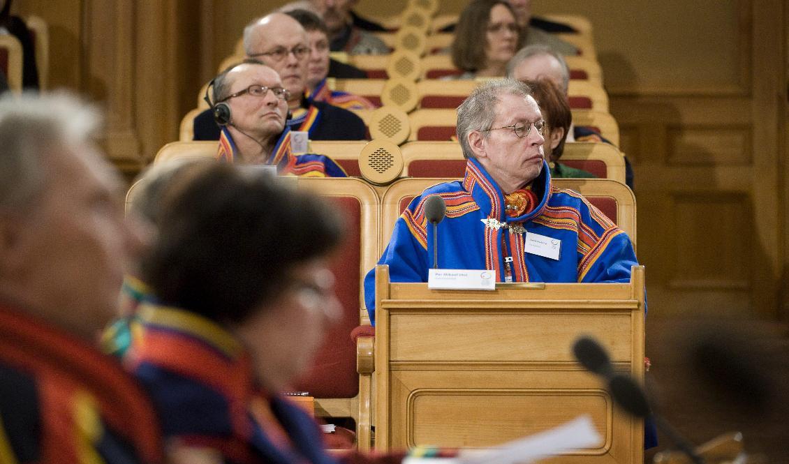 Per Mikael Utsi, ledamot i Sametinget som avgick från sitt uppdrag som valnämndens ordförande tidigare i år, under Sametingets plenum i riksdagshuset i Stockholm 2008. Foto: Anders Wiklund/TT