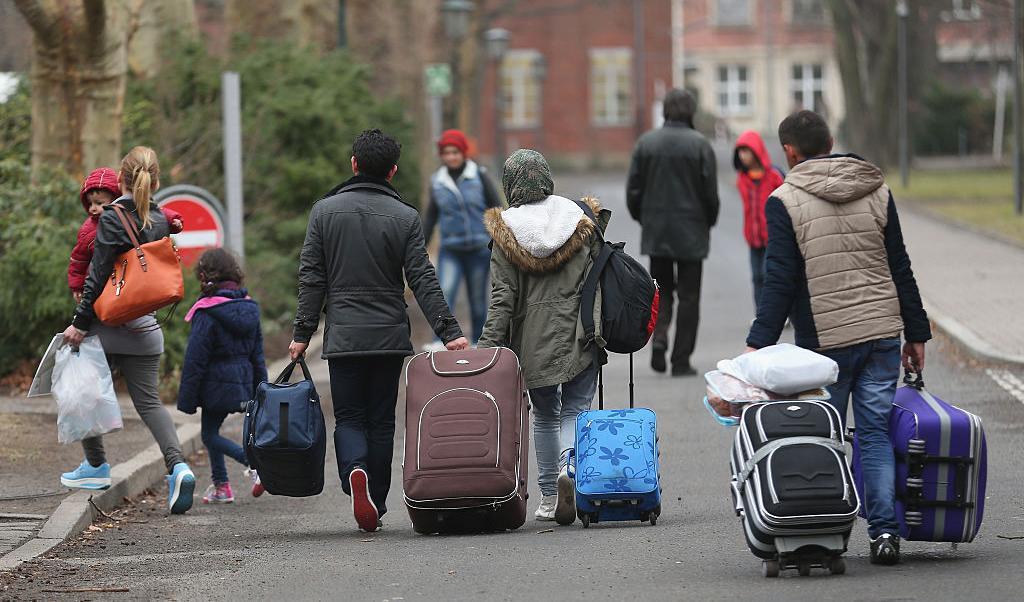 

Den 11 mars 2015 kom flyktingar och migranter till Berlin. Då hade 200 000 redan registrerats under 2014 och 2015 kom ännu fler. Foto av Sean Gallup/Getty Images                                                                                        