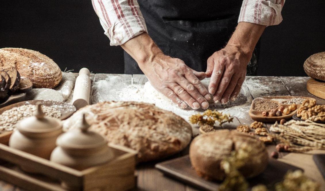 

Det går att vända på valkampanjandet för att i stället förädla eget liv. Krönikören har avgett vallöftet att baka eget valnötsbröd. Foto: Shutterstock                                                                                        