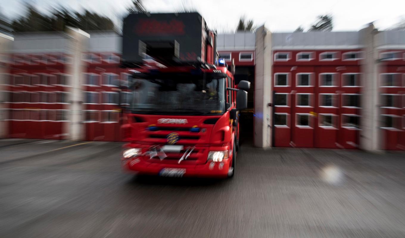 Tio enheter från räddningstjänsten arbetade med att kontrollera branden i Dalarna. Arkivbild. Foto: Pontus Lundahl/TT