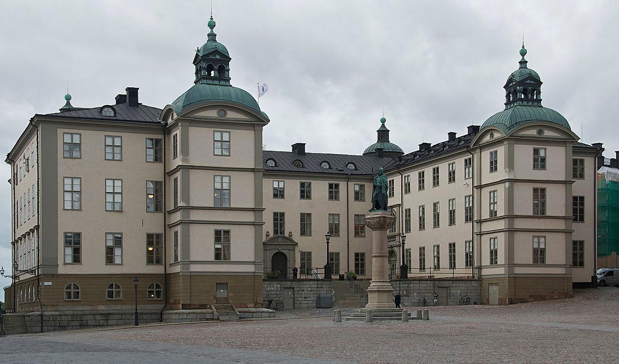 En nu 16-årig flicka ströp sin 10-årige lillebror till döds i juli förra året. Nu lindrar Svea hovrätt straffet till två år och sex månader sluten ungdomsvård. Foto: ArildV (CC BY-SA 3.0)