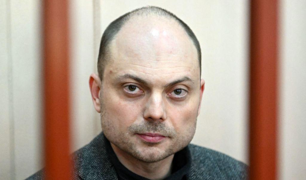 Den ryska dissidenten Vladimir Kara-Murza dömdes under måndagen till 25 års fängelse efter att ha brutit mot Rysslands censurlagar. Foto: NATALIA KOLESNIKOVA/AFP via Getty Images)