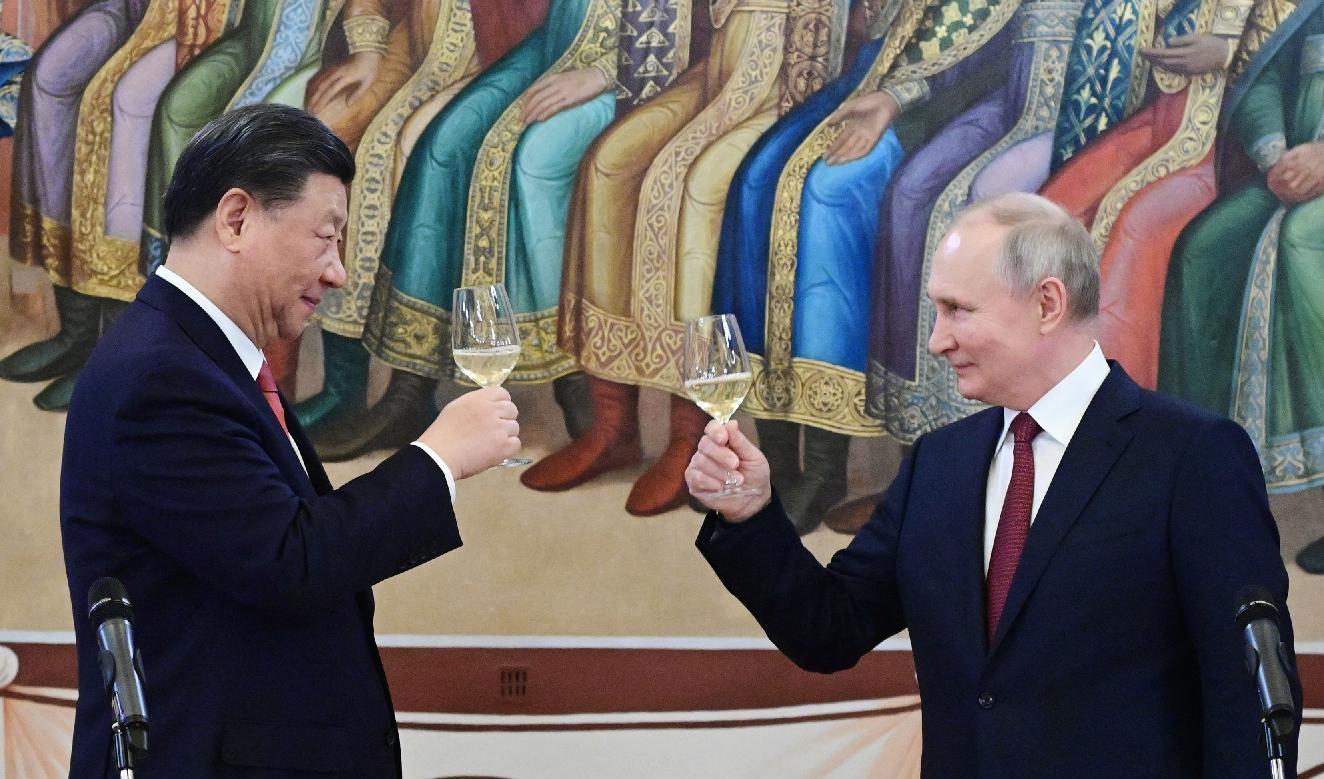 Kinas ledare Xi Jinping och Rysslands president Vladimir Putin i Moskva, den 21 mars. Xi dominerade toppmötet, menar en Kinaexpert. Foto: Pavel Byrkin/Sputnik/AFP via Getty Images