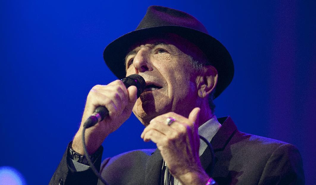 Den kanadensiske sångaren Leonard Cohen lyckades enligt krönikören beskriva principerna för uppsägningar inom den svenska vårdapparaten. Här framträder Cohen vid jazzfestivalen i Montreux 2013.  Foto: Sandro Campardo