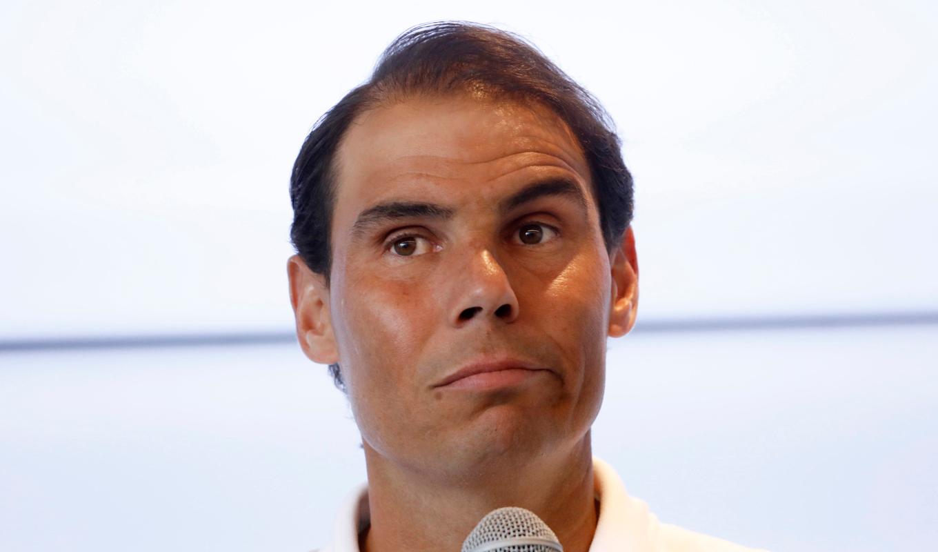 Rafael Nadal under torsdagens presskonferens i Manacor på Mallorca. Foto: Francisco Ubilla/AP/TT