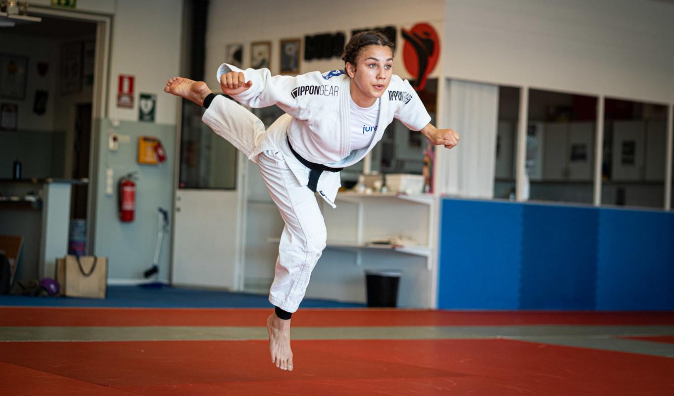 Anfall är bästa försvar tycker Tara Babulfath som föredrar att attackera för att komma in på kroppen på motståndaren. Foto: Sofia Drevemo