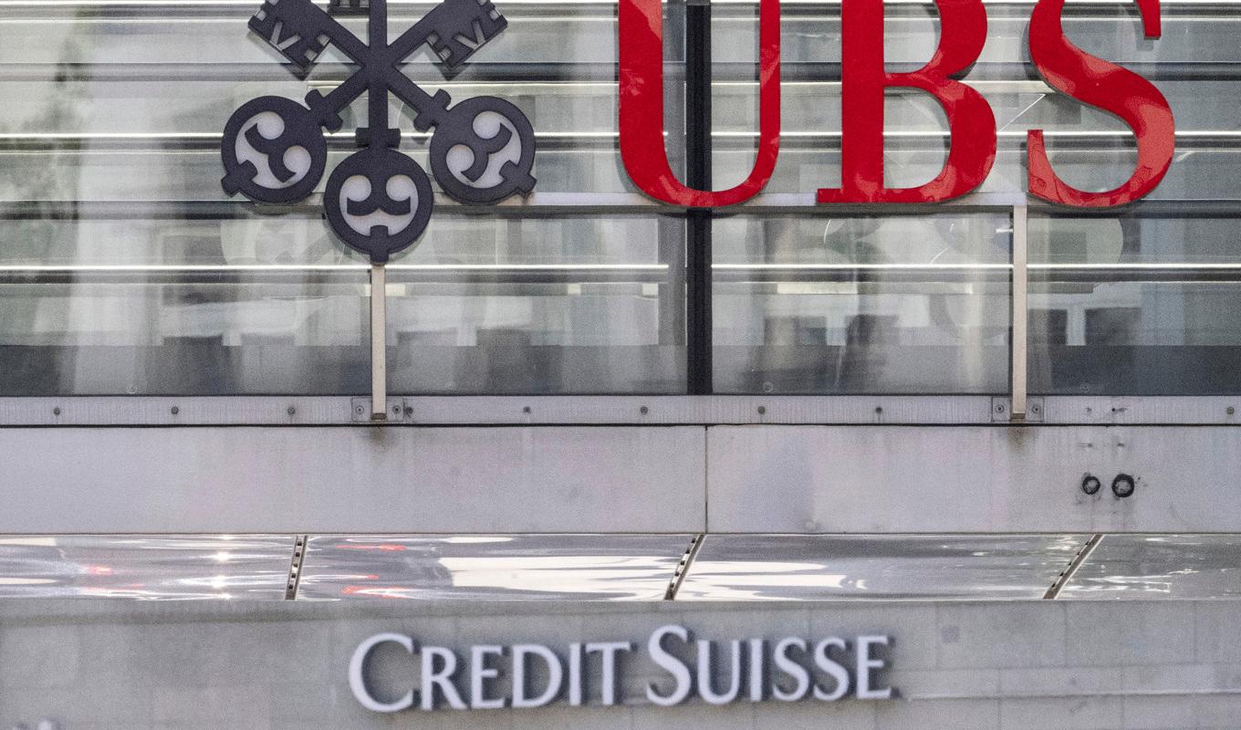 UBS tog över den krisande banken Credit Suisse och ska nu halvera dess personalstyrka. Arkivbild. Foto: Ennio Leanza/Keystone/AP/TT