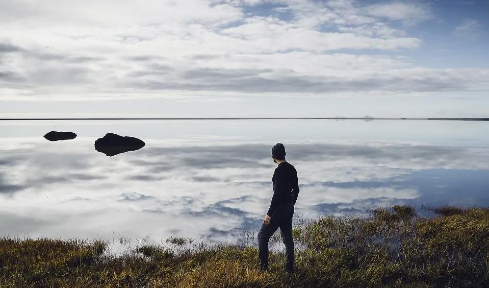 Du ska inte lösa något under meditationen. Du ska inte prestera. Du ska vila. Foto: Luke Stackpoole