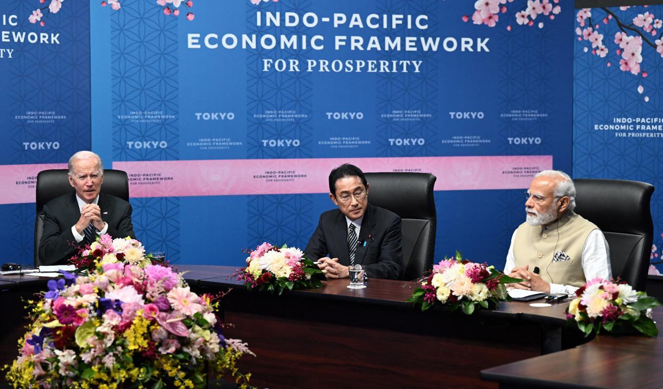 USA:s president Joe Biden, Japans premiärminister Fumio Kishida och Indiens premiärminister Narendra Modi deltar i Indo-Pacific Economic Framework for Prosperity i Tokyo den 23 maj 2022. Foto: Saul Loeb/AFP via Getty Images