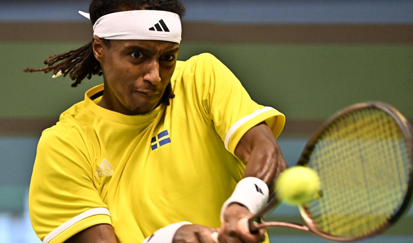 Mikael Ymer i en Davis Cup-match i mars i år. Arkivbild. Foto: Jonas Ekströmer/TT