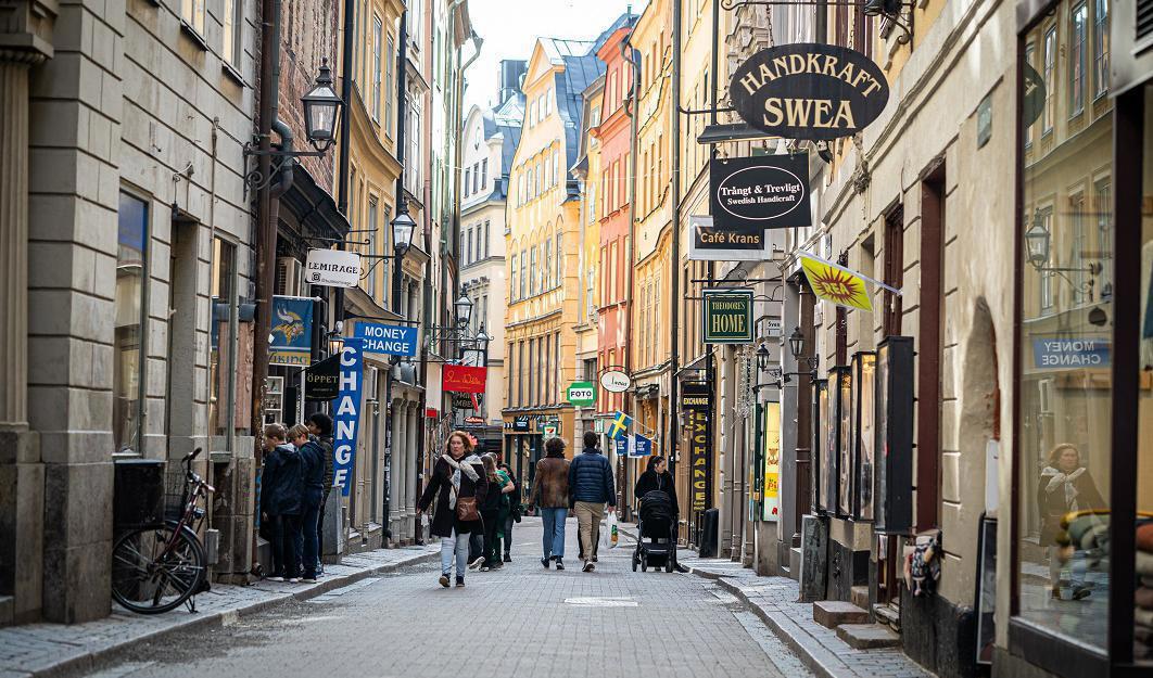 Många handlare ser fram emot semestertid då kunderna blir fler till följd av den ökade turismen. Foto: Sofia Drevemo