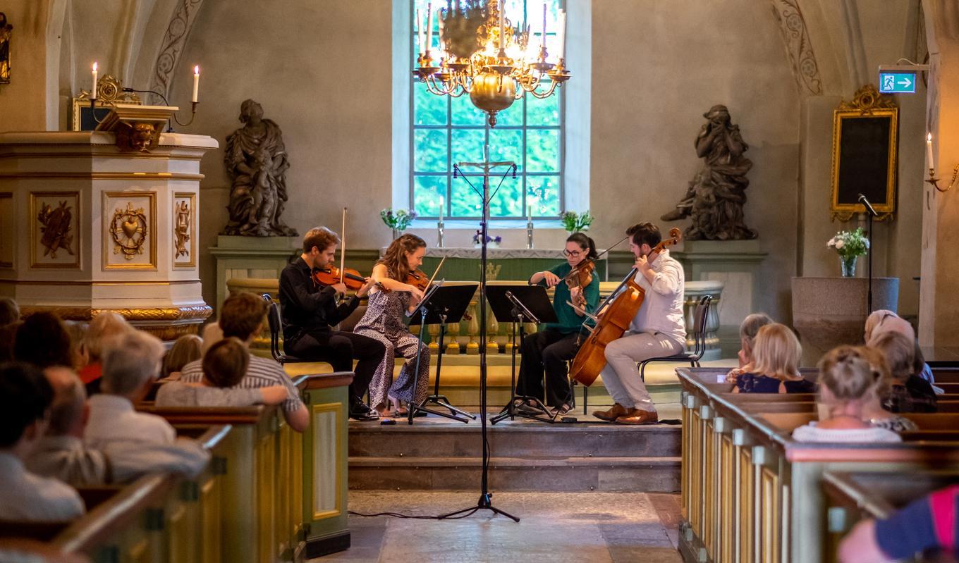 Frieda Mossop och Johannes Sciacco Schantz – violin, Louisa Kaufeldt – viola och Andreas Lavotha – cello spelade Dvořák. Foto: Christopher Hästbacka