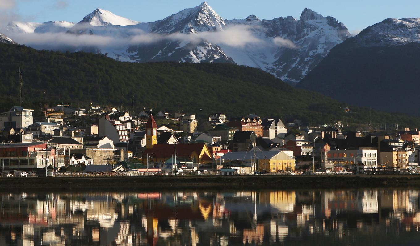 Kina har fått grönt ljus för att bygga en flerfunktionshamn i Eldslandet på Argentinas sydspets. Här syns provinshuvudstaden Ushuaia. Foto:Mario Tama/Getty Images