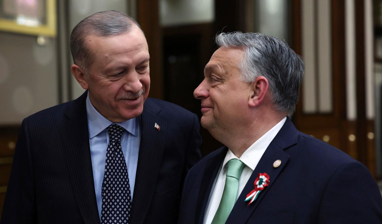 Turkiets president Recep Tayyip Erdogan, till vänster, och Ungerns premiärminister Viktor Orbán vid ett möte i Ankara i mars. Foto: Turkiets presidentkansli/AP/TT